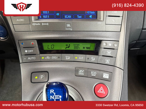 Used 2015 Toyota Prius Five image 28