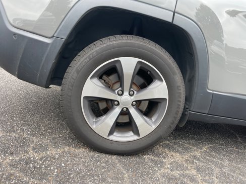 Used 2019 Jeep Cherokee Limited w/ Luxury Group image 27