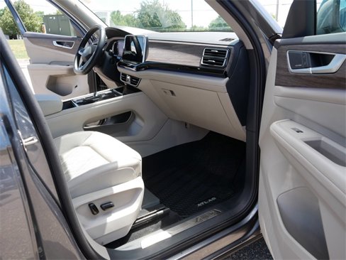 Certified 2024 Volkswagen Atlas SEL Premium R-Line image 20