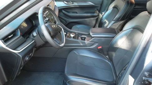 Used 2024 Jeep Grand Cherokee Altitude image 8