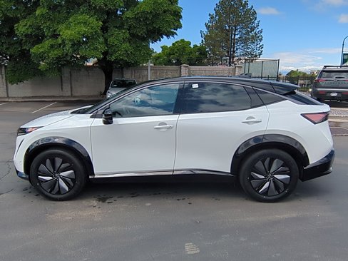 New 2025 Nissan Ariya Platinum image 9