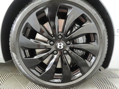 New 2025 Bentley Flying Spur V8 image 33
