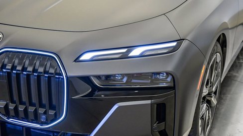 New 2026 BMW 740i w/ Premium Package image 9