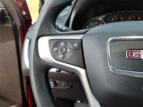 Used 2024 GMC Terrain SLE w/ Driver Convenience Package image 18