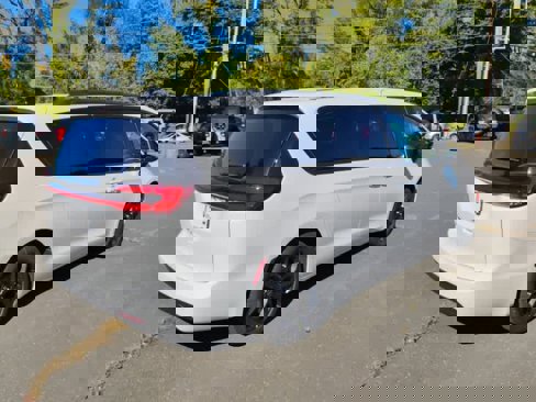 New 2026 Chrysler Pacifica Select image 6
