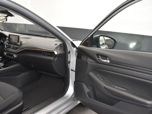 Used 2024 Nissan Altima 2.5 SV image 19