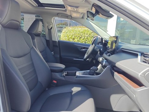 Used 2025 Toyota RAV4 Limited image 28