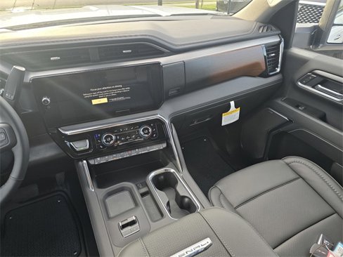 New 2026 GMC Sierra 2500 Denali w/ Denali Reserve Package image 15
