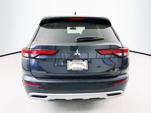 New 2024 Mitsubishi Outlander SEL image 6