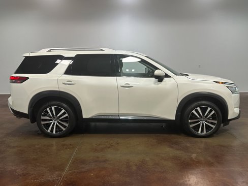 Used 2024 Nissan Pathfinder Platinum image 25