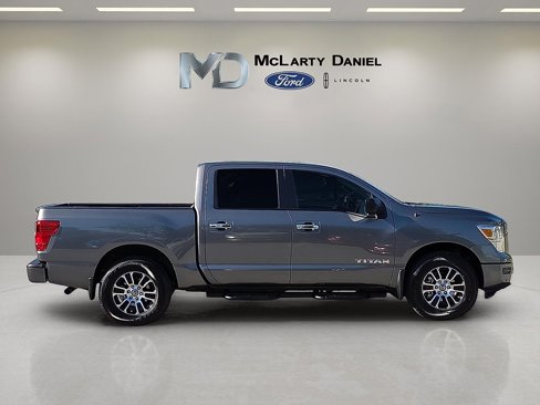 Used 2021 Nissan Titan SV w/ SV Convenience Package image 6