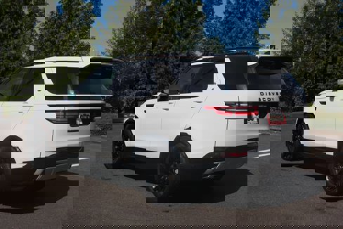 Used 2020 Land Rover Discovery Landmark image 5