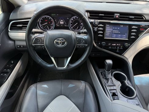 Used 2018 Toyota Camry XLE image 9