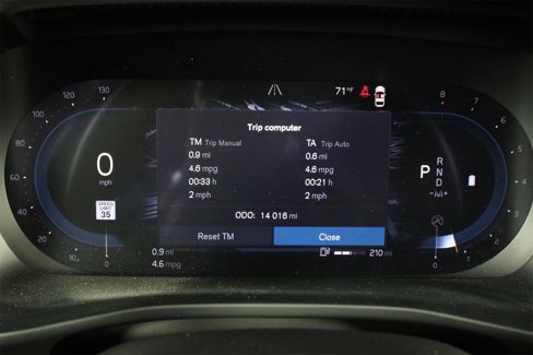 Certified 2025 Volvo XC40 B5 Plus image 12
