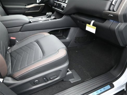 New 2025 Nissan Pathfinder Platinum image 13