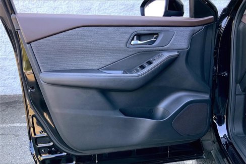Certified 2023 Nissan Rogue SV image 26