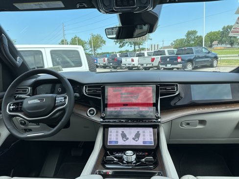 New 2025 Jeep Grand Wagoneer 4WD image 4
