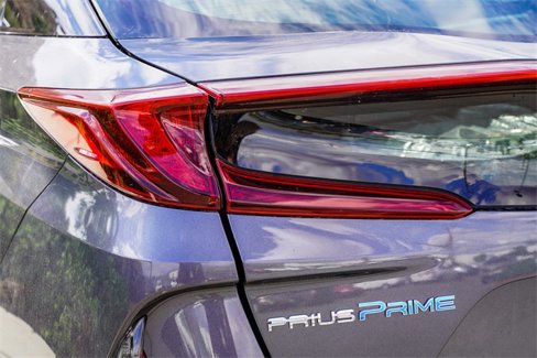 Used 2022 Toyota Prius Prime XLE image 6