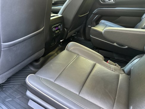 Used 2023 Chevrolet Suburban Premier image 13