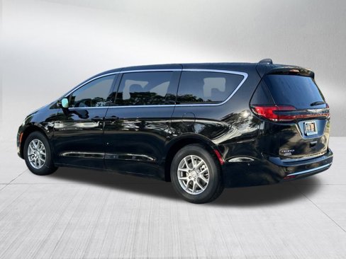 New 2025 Chrysler Pacifica Select image 7