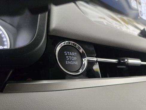New 2025 Mitsubishi Outlander SE image 25