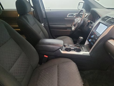 Used 2015 Ford Explorer XLT w/ Equipment Group 201B image 21