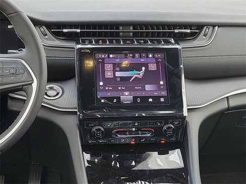 New 2025 Jeep Grand Cherokee L Laredo image 10