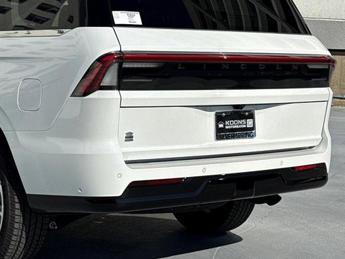New 2025 Lincoln Navigator Reserve image 4