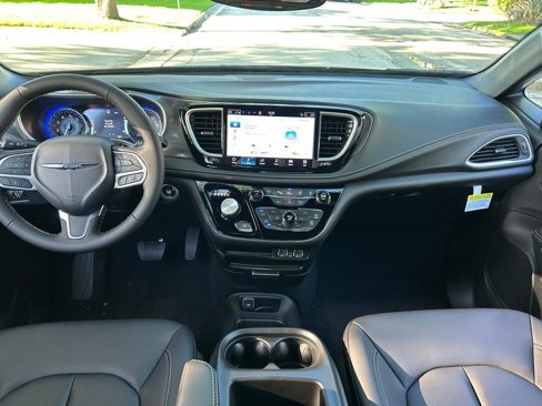 New 2025 Chrysler Pacifica Select image 10
