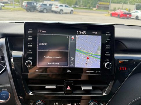 Used 2022 Toyota Camry XLE image 19