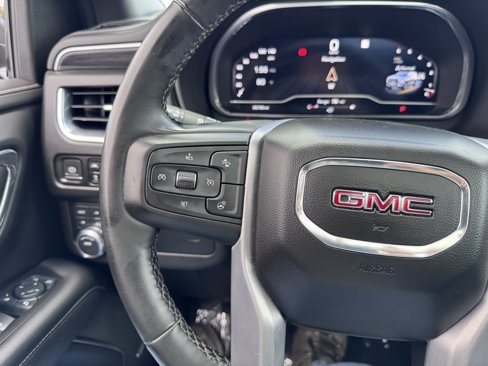 Used 2023 GMC Yukon XL SLT image 30