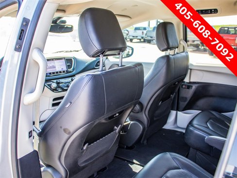 Used 2021 Chrysler Pacifica Touring-L image 22