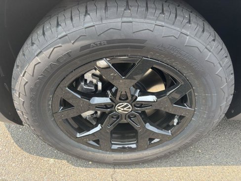 New 2025 Volkswagen Atlas Peak Edition SE image 8