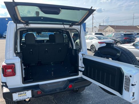 Used 2025 Jeep Wrangler Sahara image 30