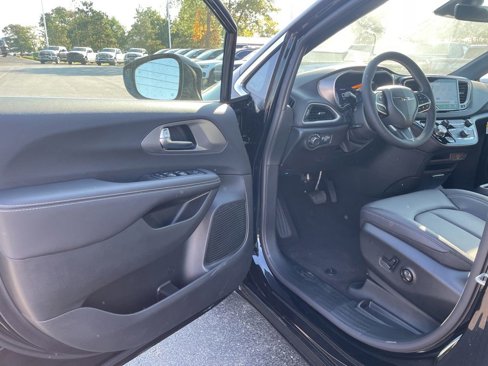 New 2026 Chrysler Voyager LX image 15