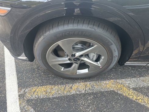 New 2026 Genesis GV70 2.5T Advanced image 3