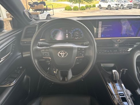 Used 2024 Toyota Crown Limited image 8