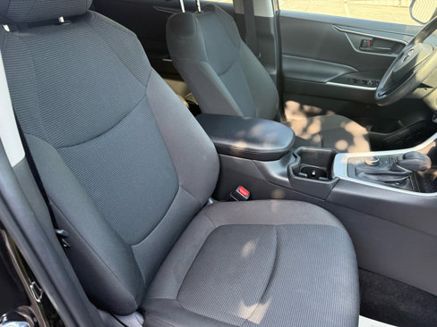 Used 2022 Toyota RAV4 LE image 31