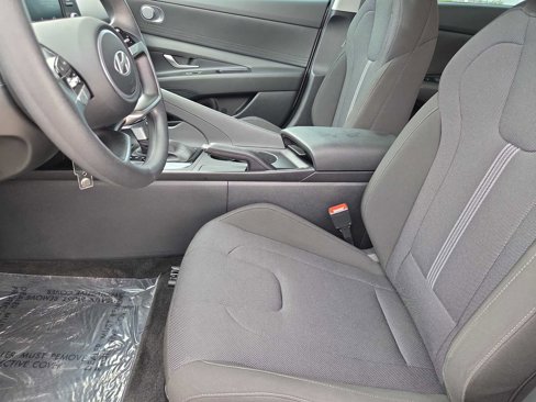 Certified 2025 Hyundai Elantra SE image 16