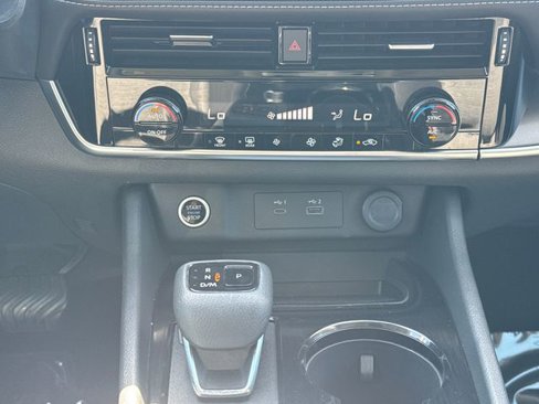 Used 2023 Nissan Rogue SV image 23