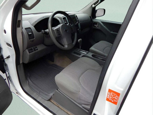 Used 2016 Nissan Frontier SV image 11