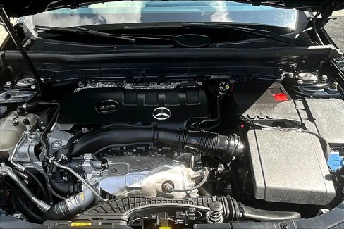 Used 2021 Mercedes-Benz GLB 250 4MATIC image 9