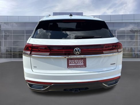 Used 2025 Volkswagen Atlas Cross Sport SE w/ Panoramic Sunroof Package image 4