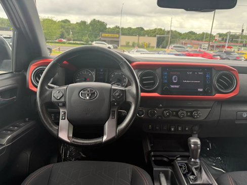 Used 2019 Toyota Tacoma TRD Sport image 12