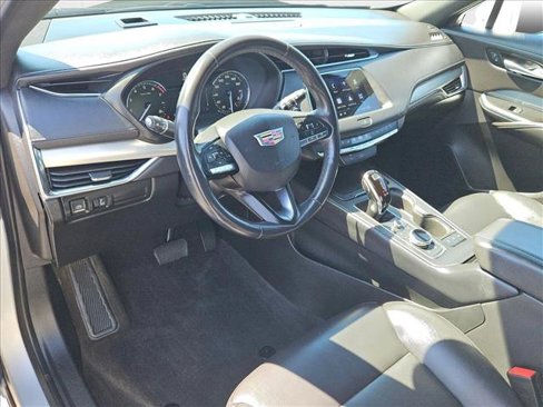 Used 2020 Cadillac XT4 Premium Luxury image 10