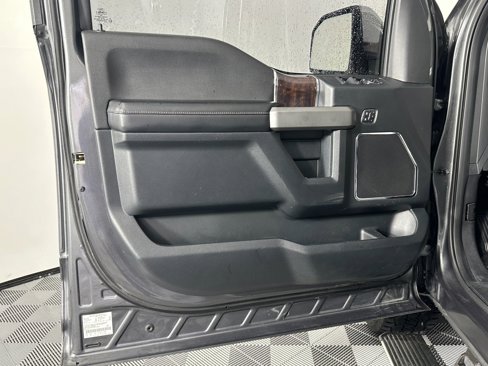 Used 2015 Ford F150 Platinum w/ Equipment Group 701A Luxury image 26