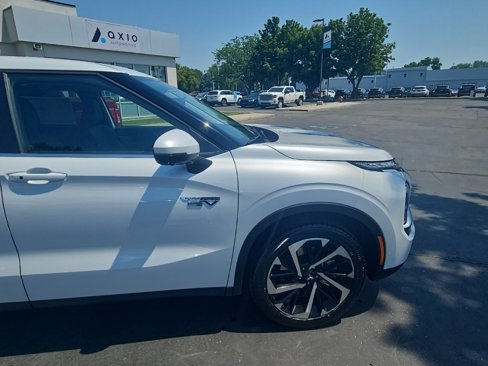New 2025 Mitsubishi Outlander SE image 15