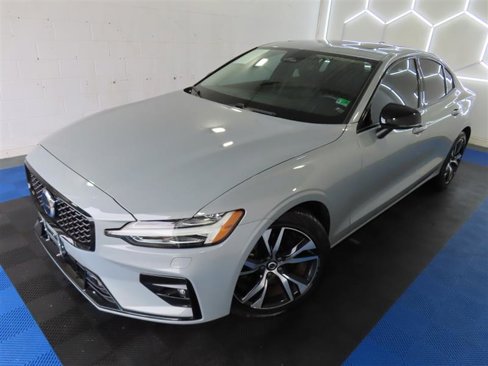 Used 2025 Volvo S60 B5 Core image 5
