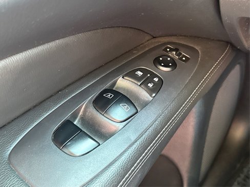 Used 2019 Nissan Pathfinder SV image 35