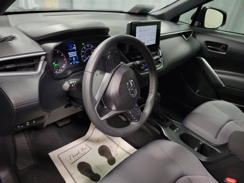 Used 2024 Toyota Corolla Cross SE image 13